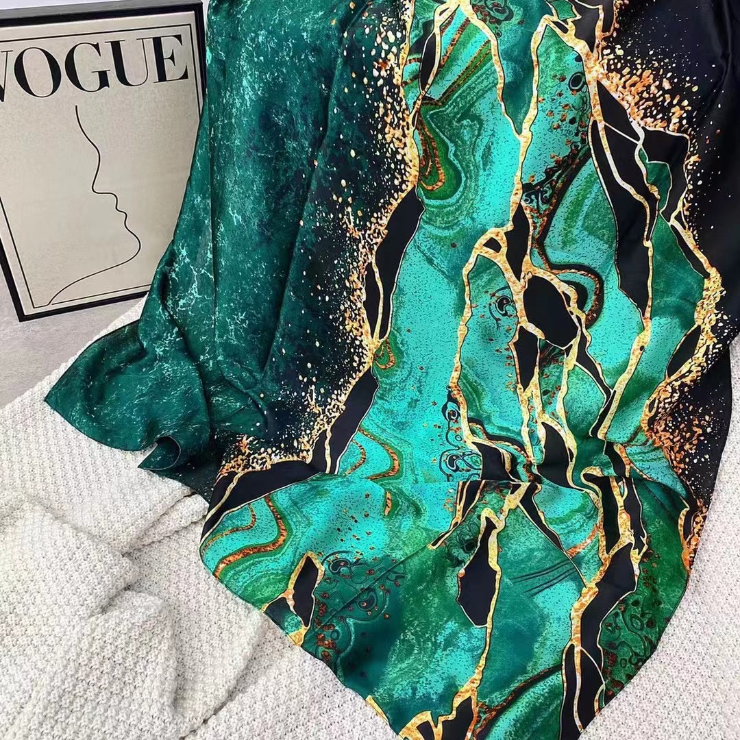 Sciarpa primaverile da donna, design di lusso, materiale in poliestere, sciarpa liscia, morbido scialle da spiaggia
