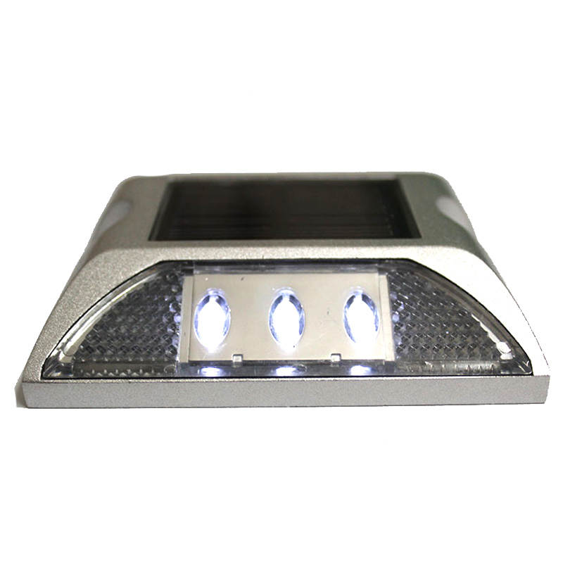 Udendørs grundvejs studslampe advarsel solenergi firkantet aluminium  ip68 vandtæt ledet soldrevet road stud: Hvid