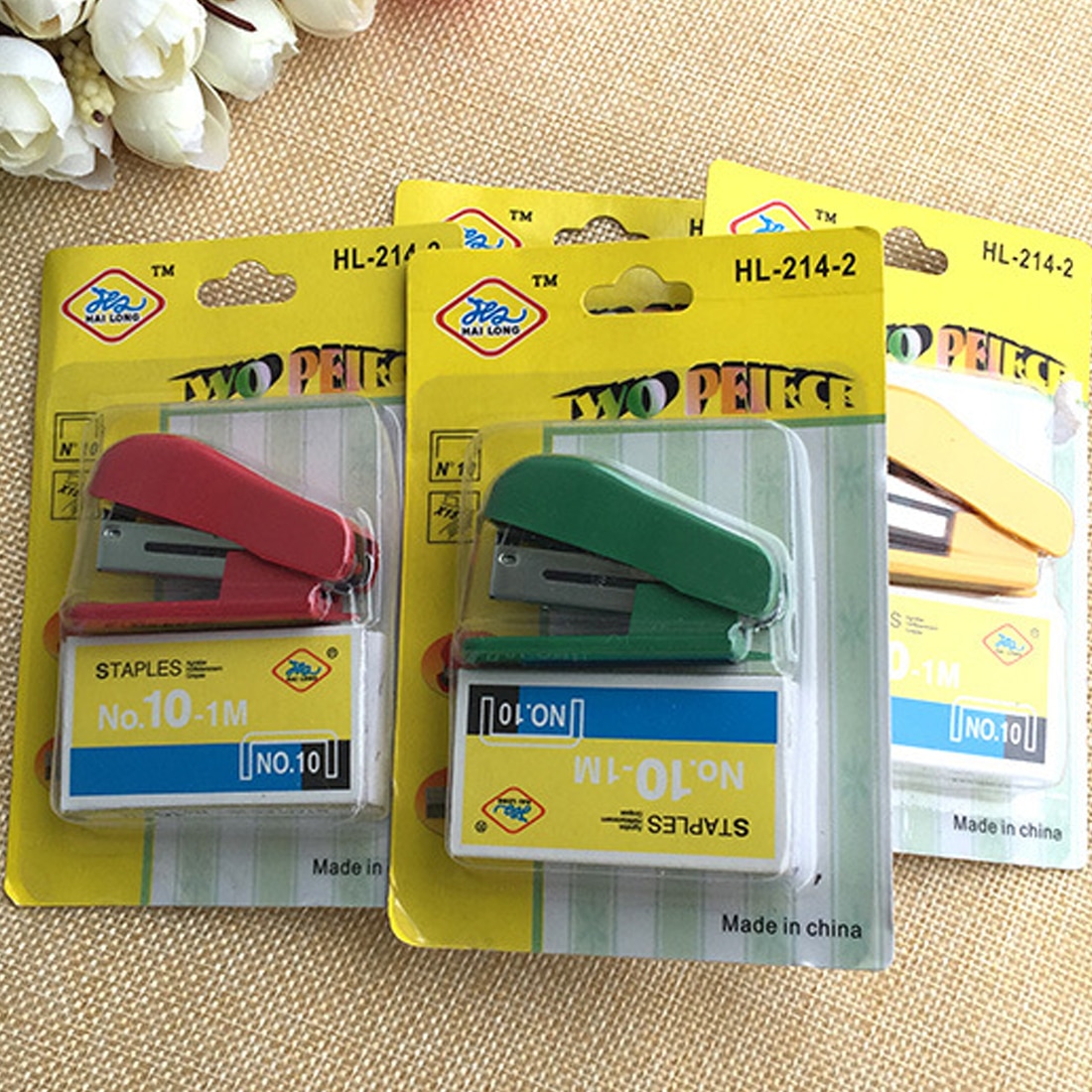 FangNymph Super Kawaii Mini Small Stapler Useful Mini Stapler Staples Set Office Binding Stationery Random color