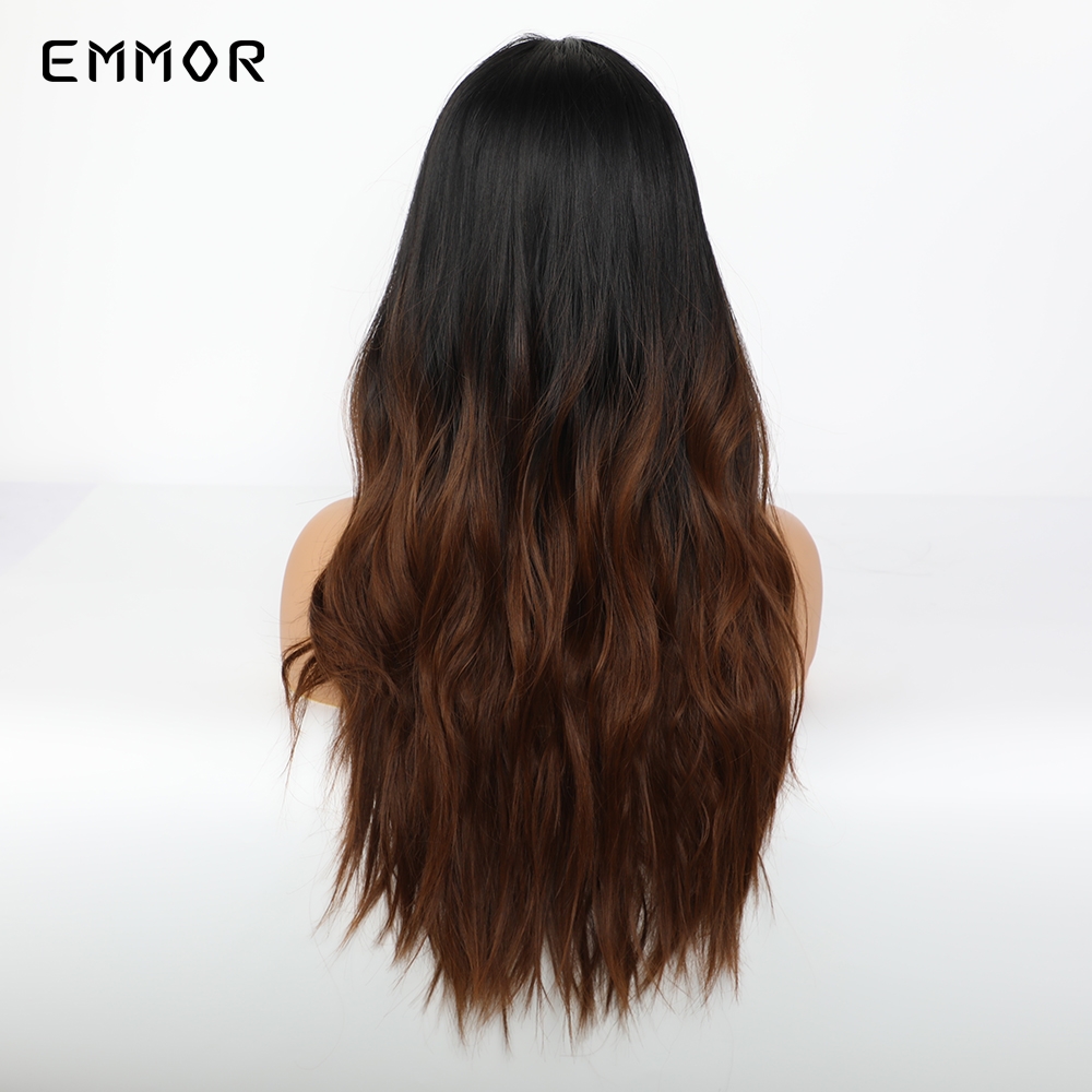 Pelucas largas de pelo sintético ondulado emmor, color castaño oscuro con reflejos rojizos y flequillo, con degradado de alta temperatura para uso diario.