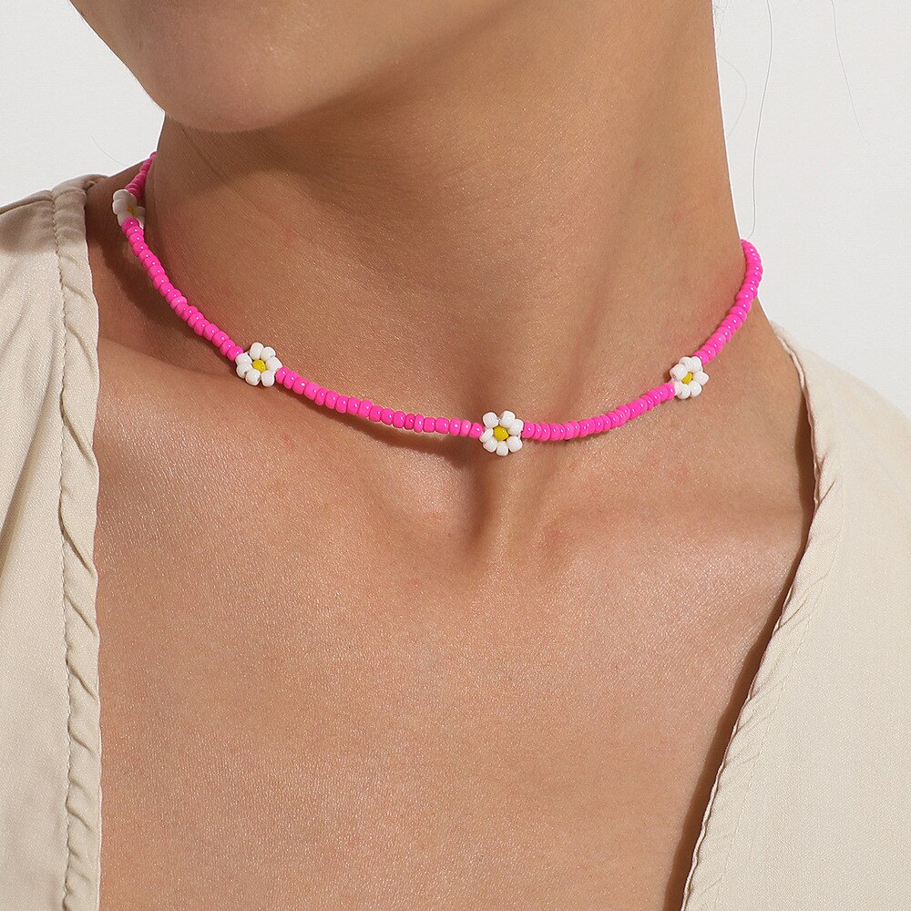Nowa wiosna kolorowe małe koraliki naszyjnik dla kobiet moda Handmade Daisy z kwiatami i koralikami Chokers naszyjniki biżuteria Boho