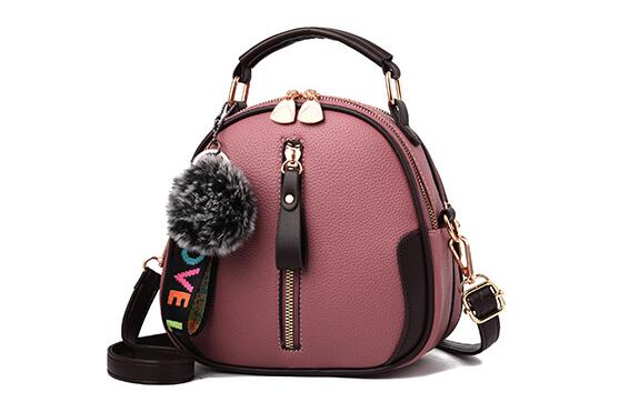 Effen damestas, draagbare schoudertas van pu-leer met grijze haarbal: Donkerroze