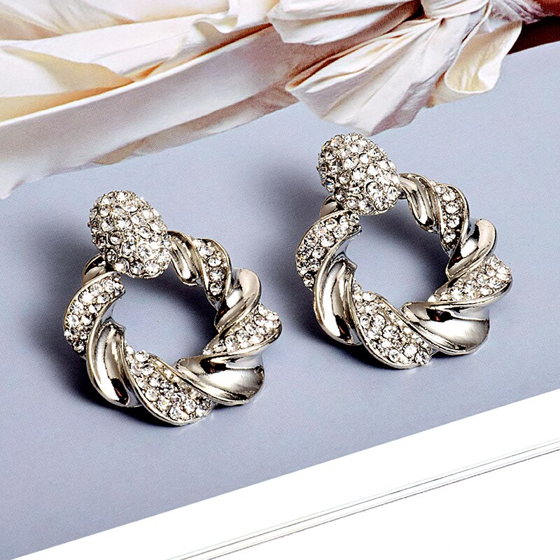 Stil guld metall strass örhängen höga kristaller smycken tillbehör för kvinnor: Silver-