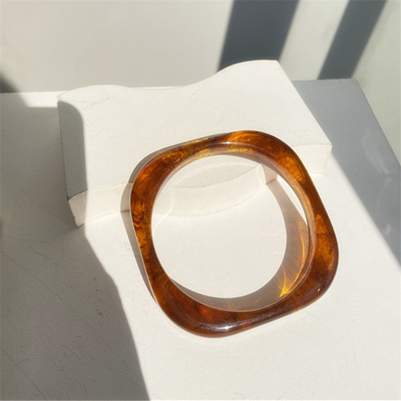 HUANZHI 2021 nuovo braccialetto irregolare rotondo geometrico Vintage in resina acrilica trasparente per regali di gioielli da viaggio per donna ragazza: B