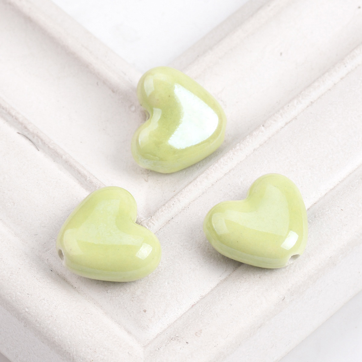 10 Uds. De cuentas sueltas de porcelana de cerámica esmaltada brillante hechas a mano con forma de corazón de 15x13mm para fabricación de joyería, accesorios para manualidades DIY