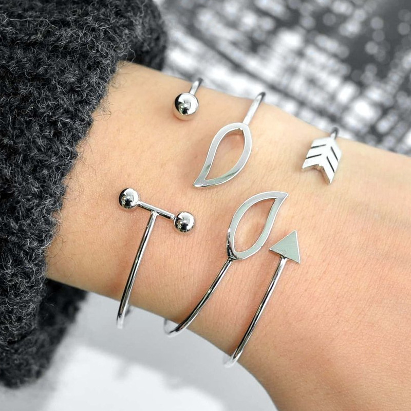 Modyle 4 stks/set Mode Brief Liefde Arrow Driehoek Knoop Cactus Chain Gold Bangle Set Lady Exquisite Verstelbare Sieraden Verjaardag: 82781