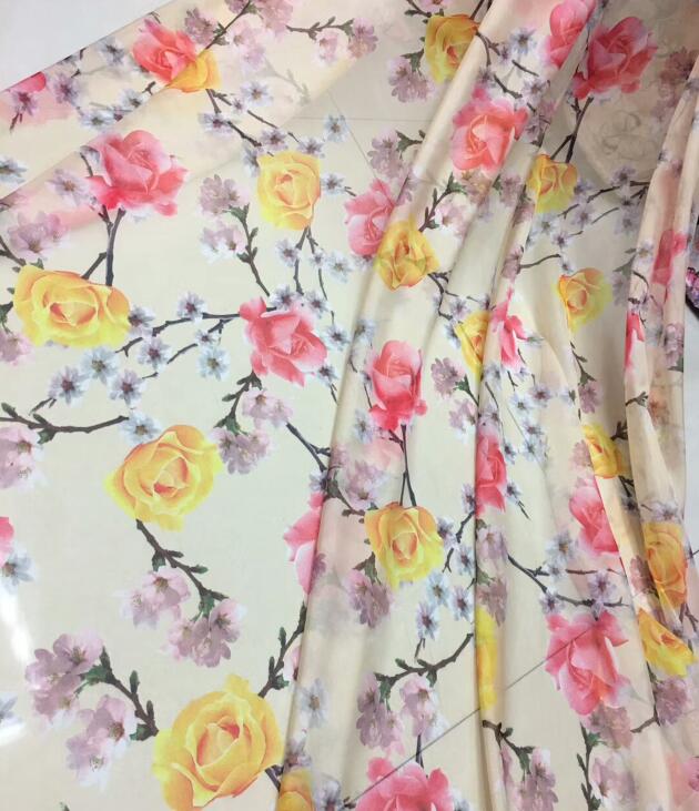 Chiffon Rose stof polyester stof Dunne stof mode shirt stof Bloemen gedrukt chiffon: Beige