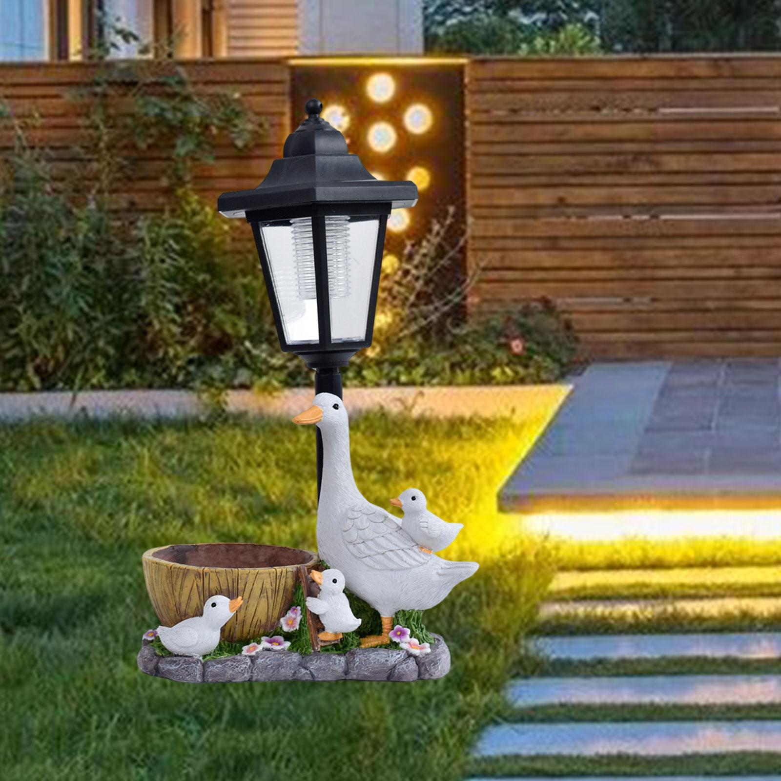 Puutarhapatsas aurinkovaloilla varustetulla hahmolla, tyylikäs käsityökukkaruukku, hartsiveistos ulkopihan patiolle, nurmikon sisäpihalle