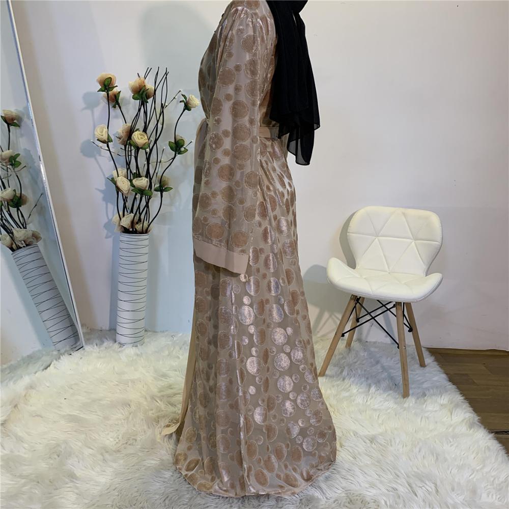 Vacker dam blygsam sammet klänning mönster senaste abaya design dubai sommar