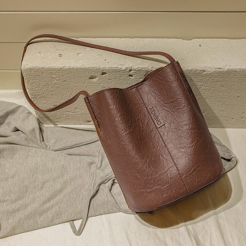 Retro bucket bag pu letaher skuldertaske stor kapacitet crossbody taske let shopping skuldertaske avanceret dame håndtaske: Mørkebrun