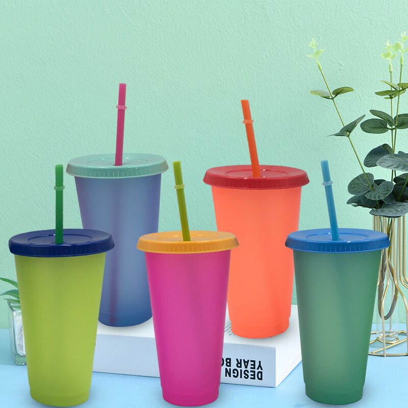 1/5 st färgförändrande plasttumblare återanvändbara missfärgningskopp med lock och halm: En uppsättning med fem färger