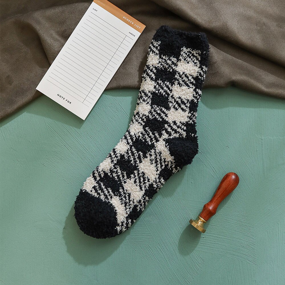 Femmes moelleux chaussettes Plaid maison doux lit plancher dormir Terry chaussette plus épais femelle corail polaire chaussettes: Black