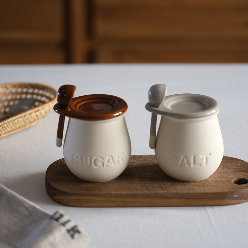 White Ceramic Sugar Bowl Pepper Seasoning Box with Lid Spoon Household Kitchen Storage Bottle Pepper Shaker Food Container Decor