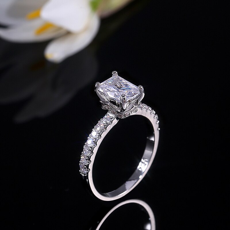 Huitan Vrouwen Trouwringen Vlakte Model Met Solitaire Vierkante Kubieke Zirkoon Steen Micro Verharde Eternity Engagement Ring