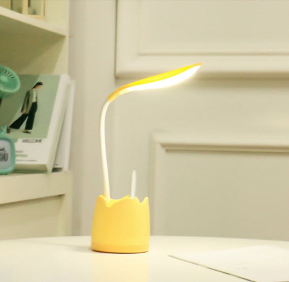 LED light students study lamp pretect eyes and USB charge mini office LED lamp: Yellow