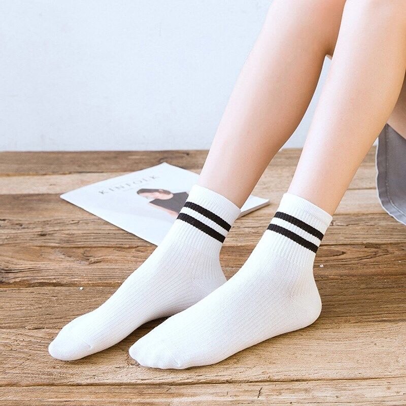 Unisex retro stil bomuld åndbare mid tube sokker ensfarvet stribet koreansk stil komfortable strikkede sokker: Hvid