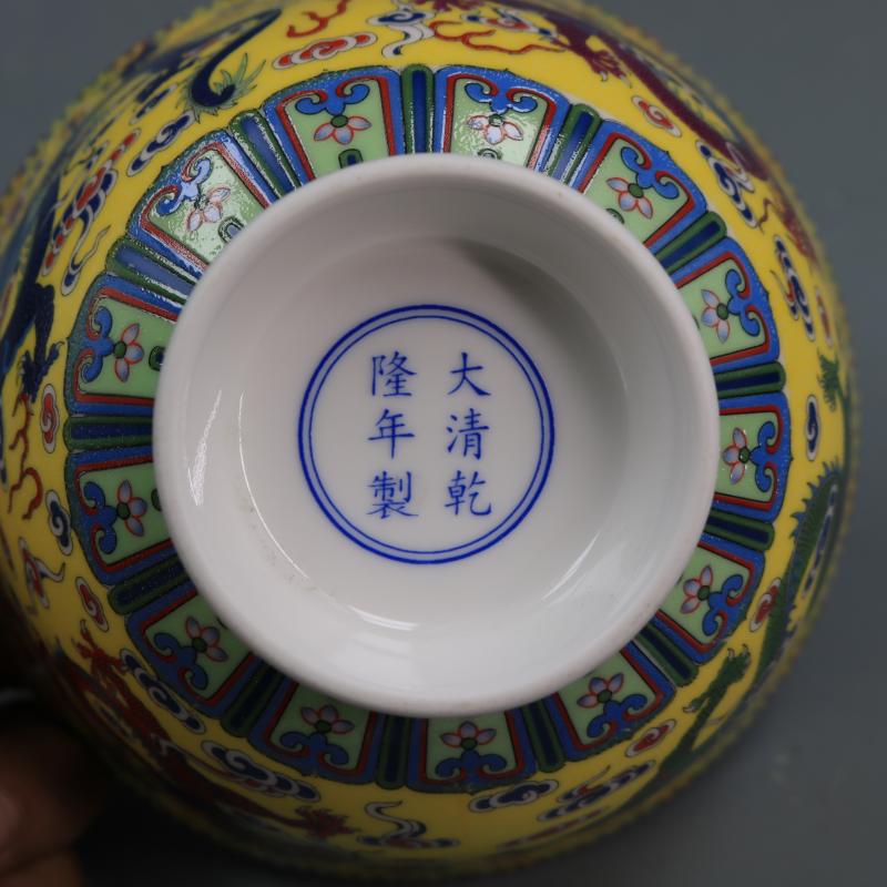 Qing -dynastin qianlong år mark gul glasyr drake moln mönster skål antik emalj porslin hem dekoration prydnad skål