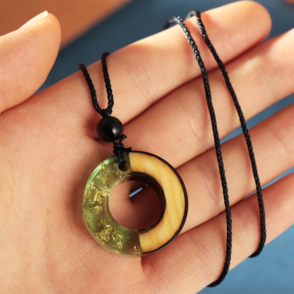Handmade Resin Wood Pendant Necklace Wooden Vintage Carved Coin Necklace Medal Chain Double Layered Necklace Pendant Choker