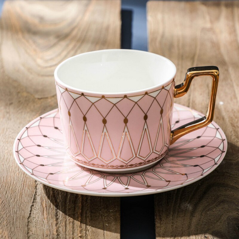 Roligt brinnande mönster lyxig porslin kopp och fat keramik enkla teserviser moderna kaffekoppar tazas para café köksutrustning