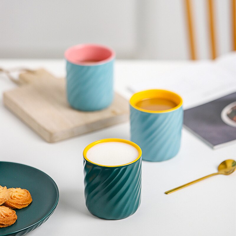 Keramisk tumlare kaffe tekopp caffe tumlare söta tvåfärgade dricksvattenkoppar kaffe teserviser taza de agua