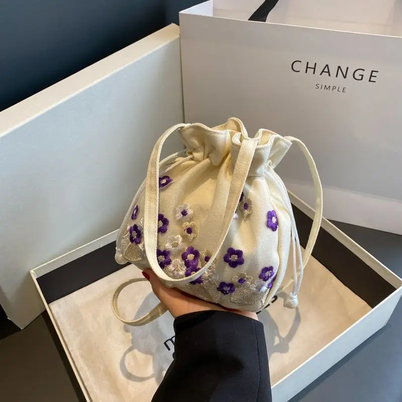 Bolsos de hombro pequeños a la para mujer, bolsos de playa de paja con cordón, bolsos con bordado de flores, bolsos cruzados de encaje para viaje: Púrpura