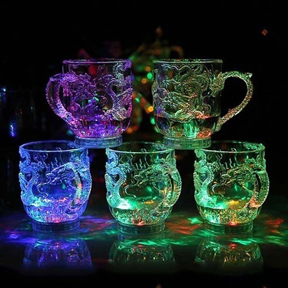Ledde blinkande färgförändring mugg vatten aktiverad tänds drake mönster 285ml öl cup för bar ktv hem part