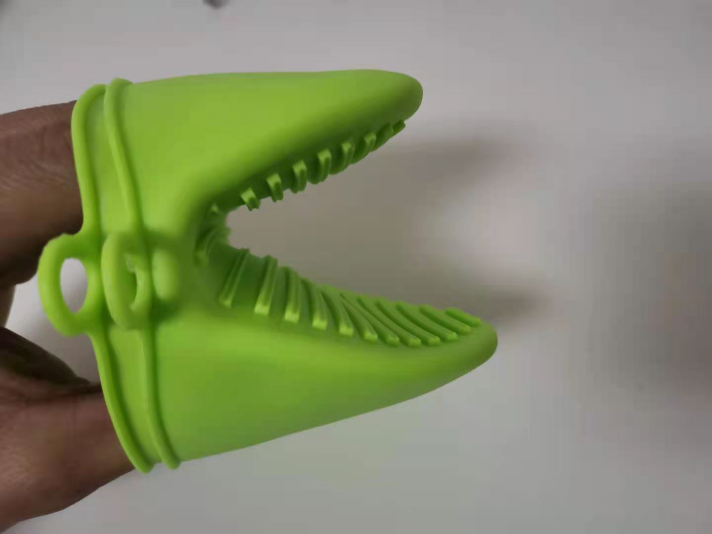 Susutoo Thickened non-scalding heat-proof oven microwave oven insulated hand clip baking silicone kitchen anti-scald gloves