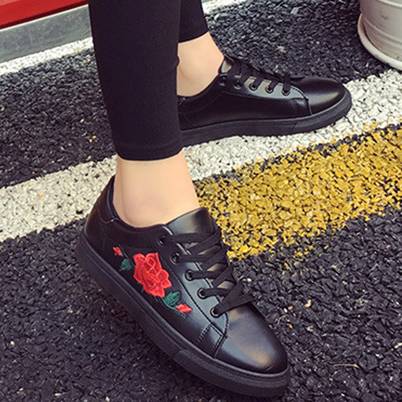 Skateboarding sko kvinder blomster broderi sko forår efterår damer sportschoenen komfortable sko