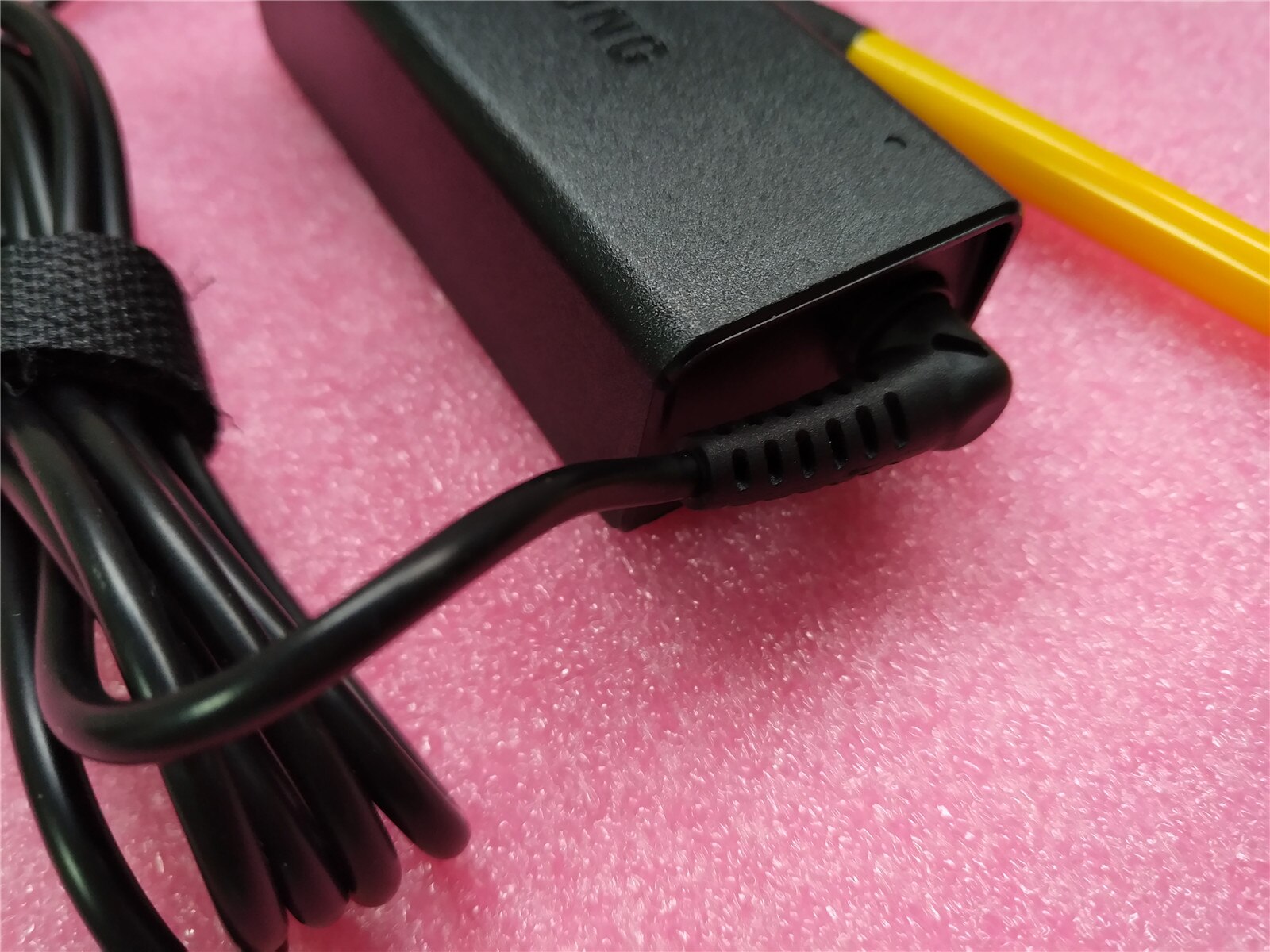 FREE 12V 3.33A 40W wall AC Power Adapter For SAMSUNG ATIV Smart PC XQ500T1C-A53 Pro XE700T1C-H01UK XE500T1C Tablet US/EU