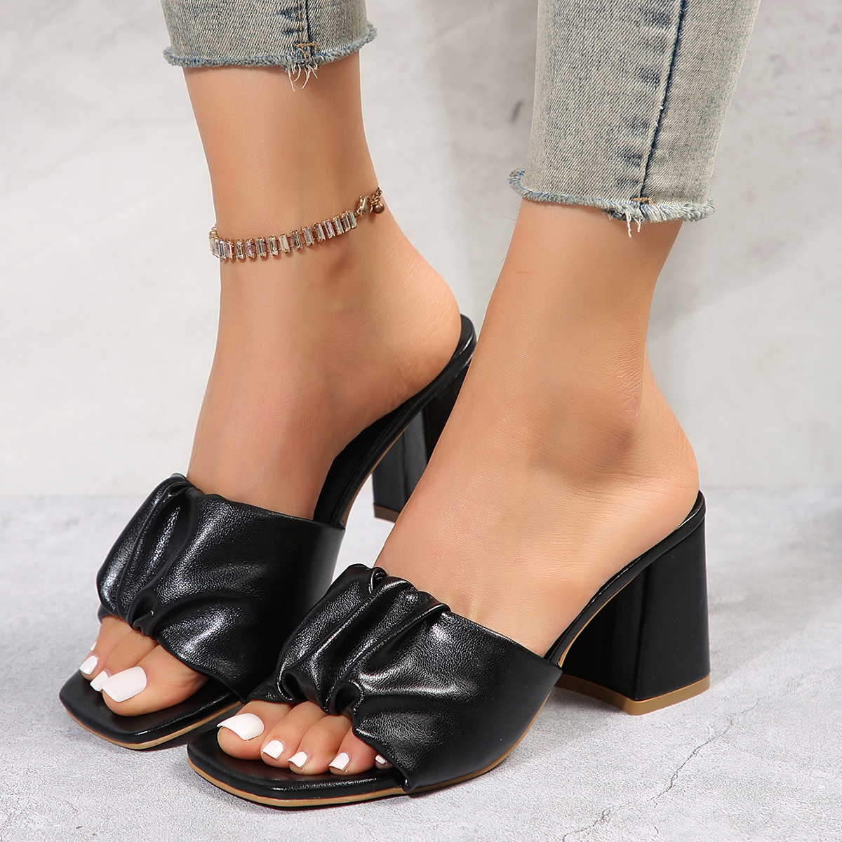 Zapatillas de tacón alto plisadas para mujer, Sandalias de tacón grueso de cuero Pu de verano 2025, zapatos de vestir elegantes de talla grande 43 para mujer: Negro / 40