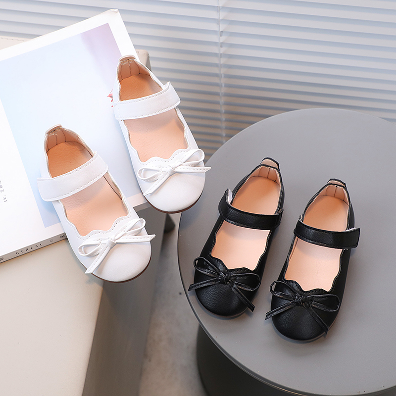 Buty księżniczki dla małej dziewczynki Wiosna Czarny Biały Muszka Śliczne dziecięce płaskie buty Płytkie matowe Pu Leather Wygodne buty dziecięce 21-30