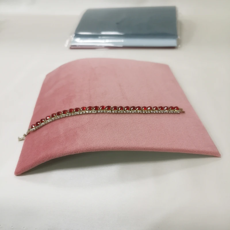 Hoge, gebogen fluwelen kettingstandaard, sieradenstandaard, sieradendisplay, sieradenhouder, opbergstandaard voor kettingen en sieraden.: Roze