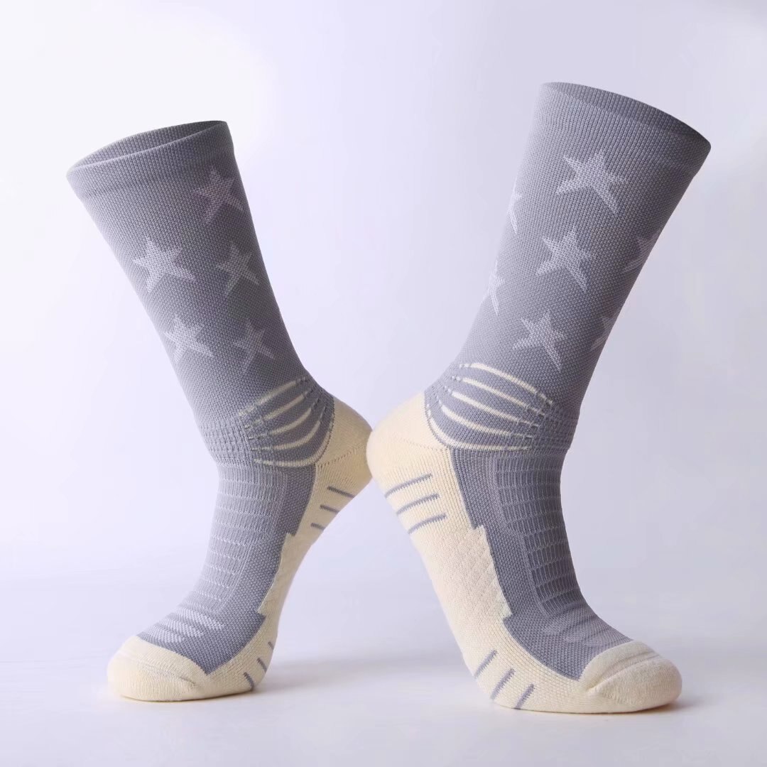 Wysokiej dobrej jakości, najnowsze nylonowe skarpetki robić koszykówki elita siedmiokolorowe połączenie lekkie oddychające męskie damskie skarpety sportowe na rowerze: Szary