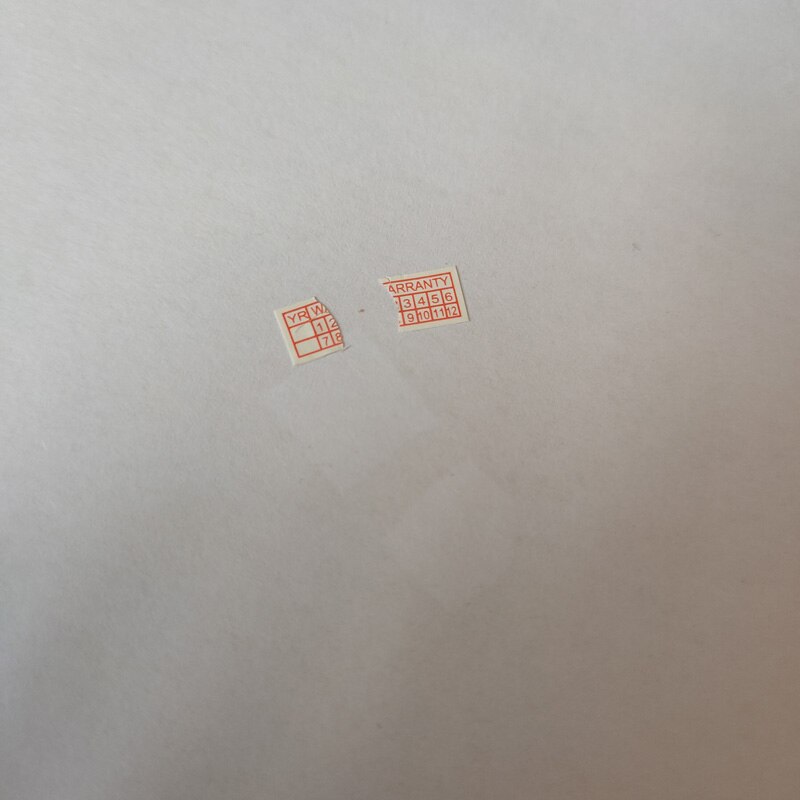 1500 kpl takuutarra kuukausien varmistussinetillä koko 10*5mm punainen väri suorakulmion muotoinen hauras etiketti