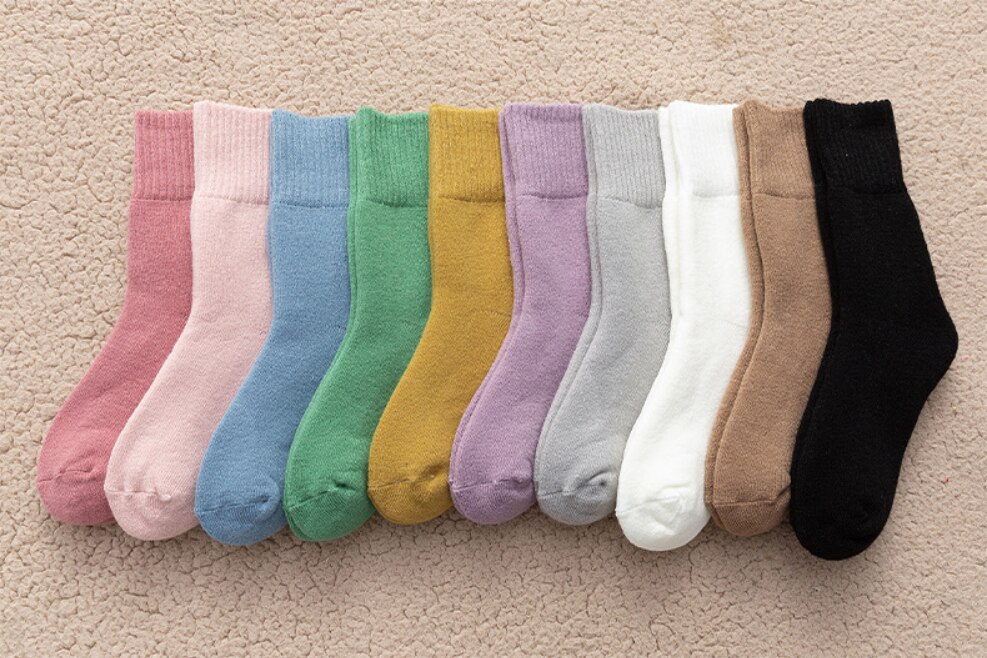 Winter Thicken Warm Women's Socks Solid Black White Velvet Boots Floor Sleeping Sock Thermal Warmer Snow Sock for Christmas: 1 Pair Random Send