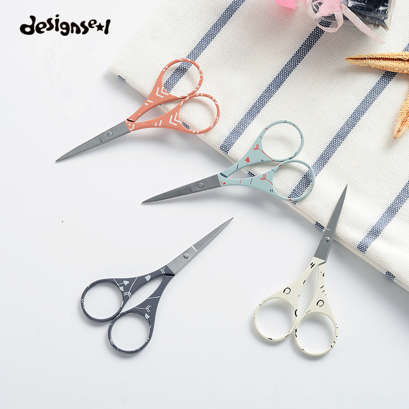 Nouvelle Coloré Maquillage Ciseaux En Acier Inoxydable de Sharp Astuce Sourcils Ciseaux Manucure Visage Coupe des Cheveux Brucelles Maquillage Beauté Outils