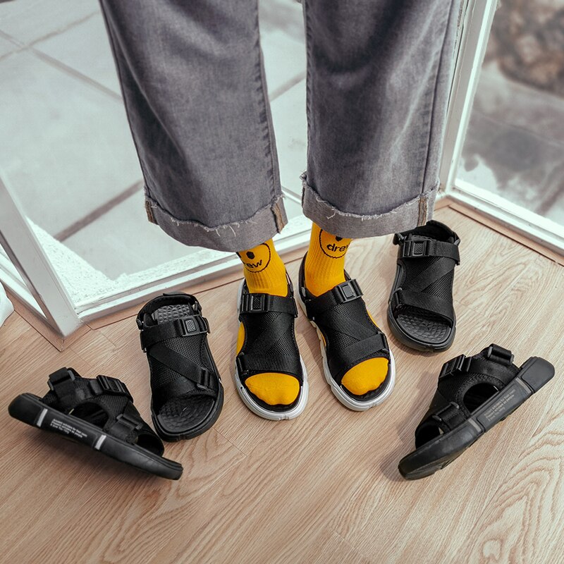 Newest Summer Men Sandals Massage Slippers Breathable Flat Man Shoes Outdoor Beach Shoes Mules