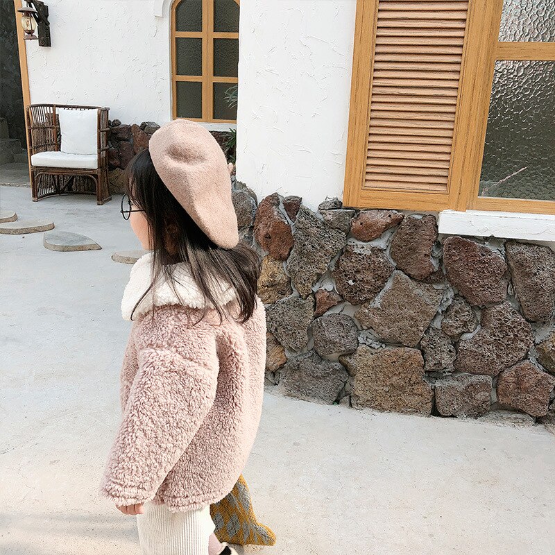 Vinterkoreansk stil pelsfortyket og varm langærmet frakke med stor krave til søde søde babypiger