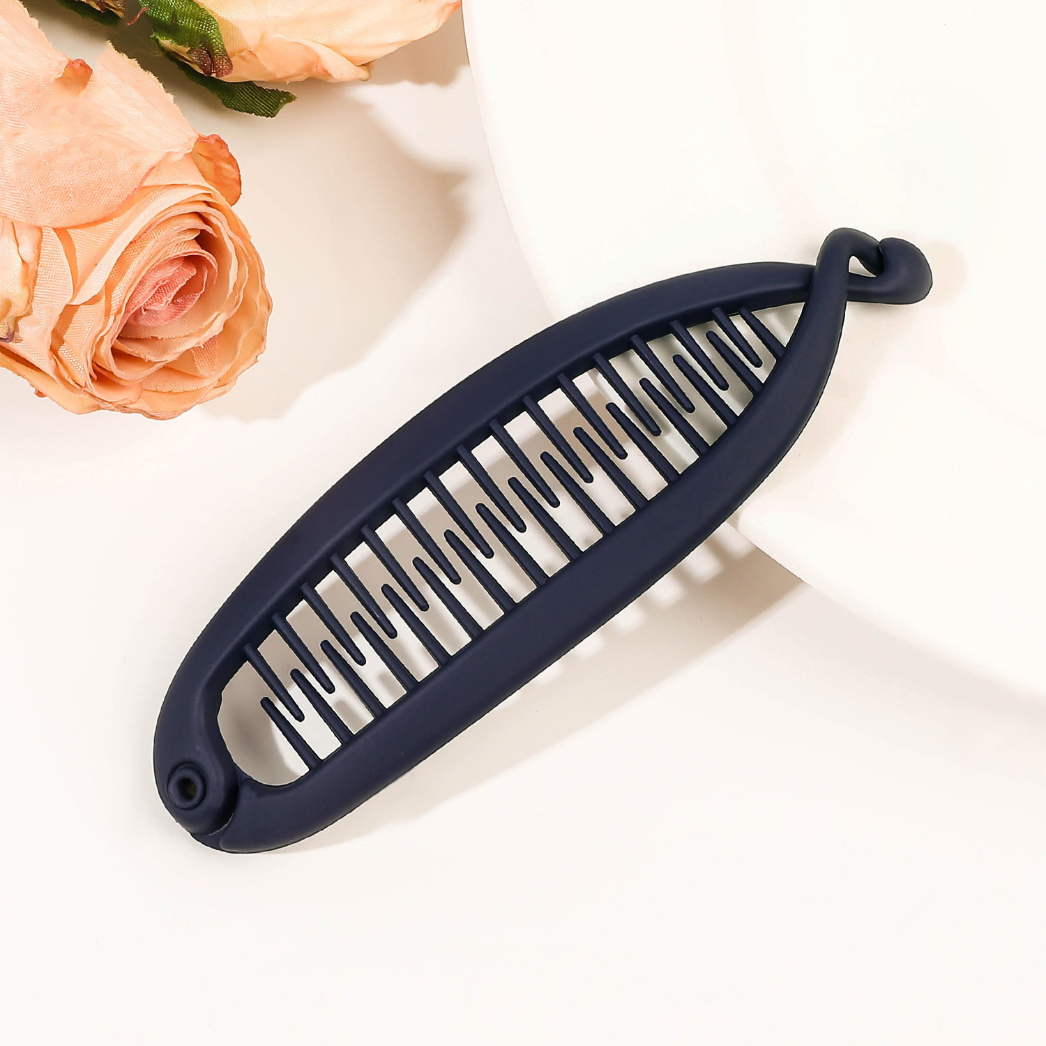 Matowa spinka do włosów w kształcie ryby kucyk bananowa spinka do włosów opaska dla kobiet akcesoria do włosów spinki do włosów Twist Clamp Barrettes nakrycia głowy: BŁĘKITNA