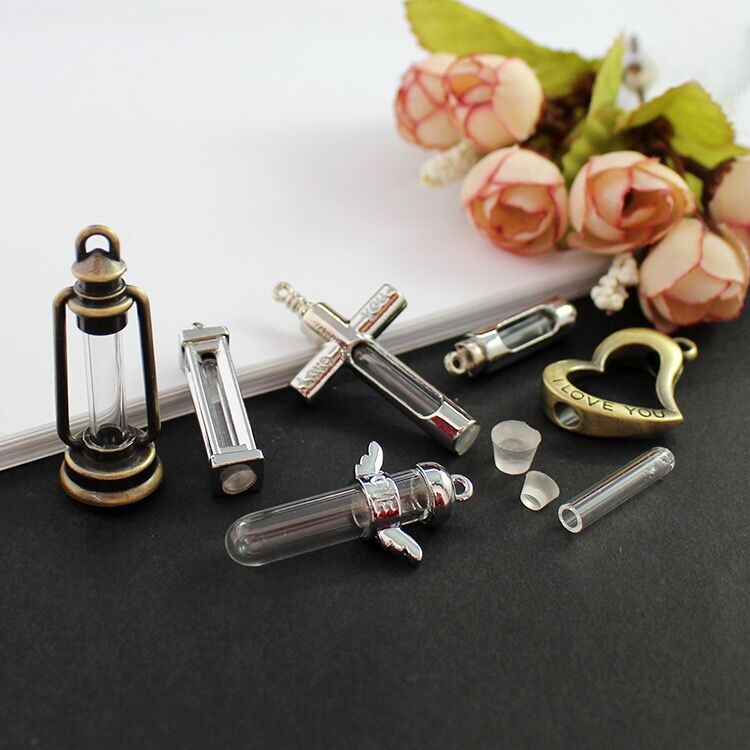 5 stücke Glas Fläschchen Anhänger Medaillon parfüm öl flasche Reize Kupfer Container wünschen Flasche Charme Name Auf Reis Kunst Schmuck
