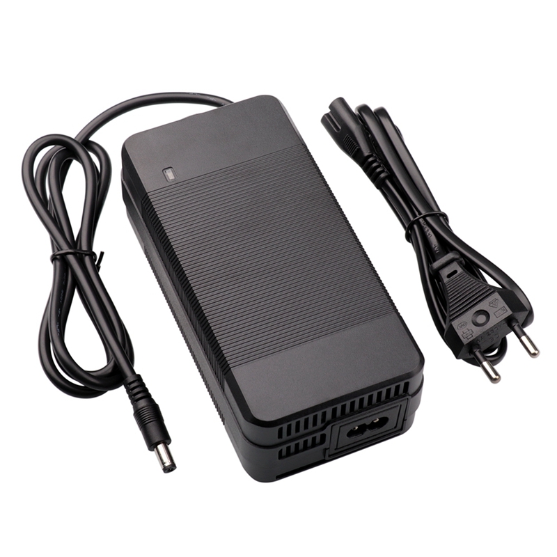 29 4V chargeur 29.4V 5A chargeur de batterie au Lithium pour 24V 7 série Li-ion batterie DC 5.5*2.1MM connecteur avec ventilateur de