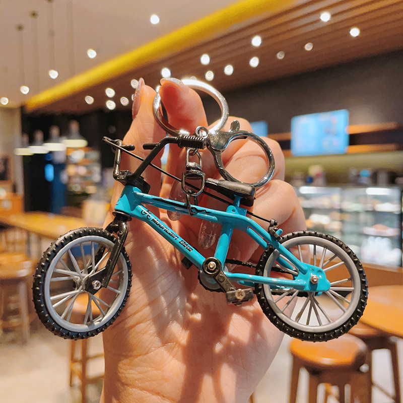 LLavero de bicicleta modelo de aleación Mini dedo de Metal fundido a presión bolsa para bicicleta de montaña llavero colgante juguete para para niños hombres coleccionista: Negro