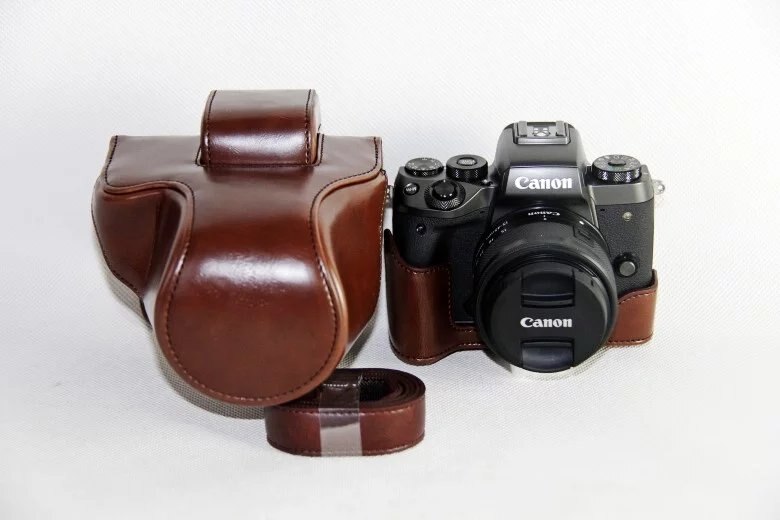 Funda de piel sintética para cámara Canon, EOS M50, M5, con lente de 15-45mm y correa para el hombro: Coffee