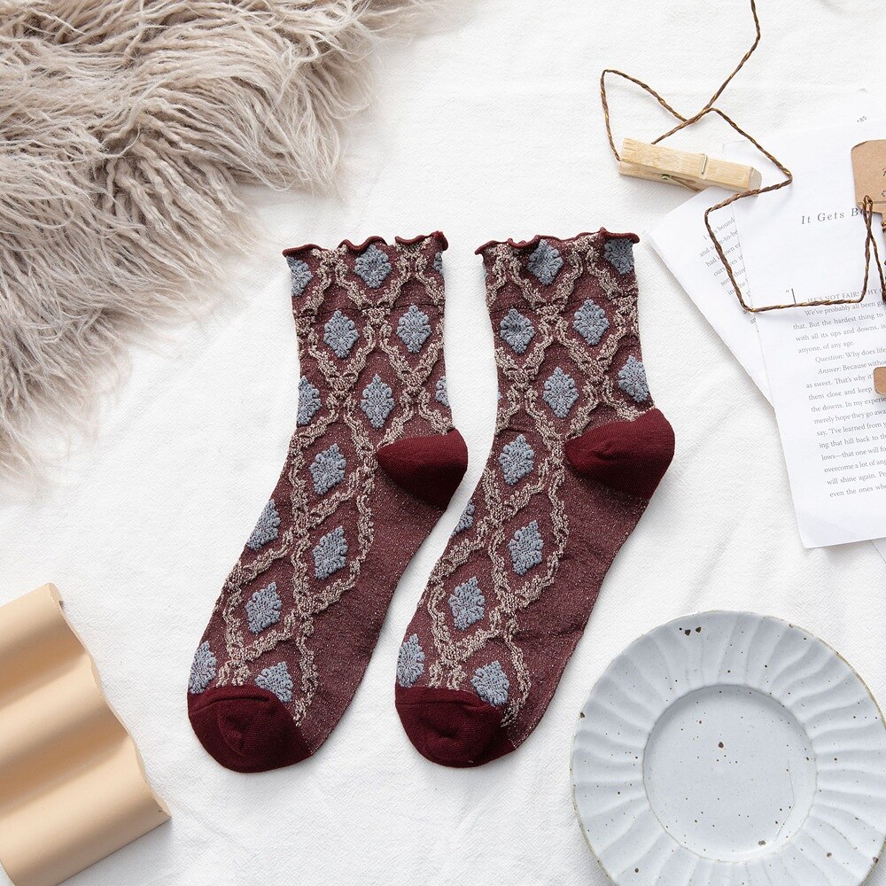 1 Pair Woman Autumn Winter Retro Ethnic Style Cotton Socks Girls Agaric Side Frilly Socks Loose Cotton Socks Warm Foot Socks: Wine red