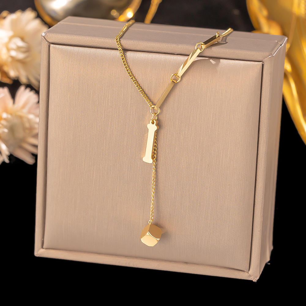 Collar con colgante de acero inoxidable con letra inicial para mujer, cadena de Color dorado a la , collares de clavícula con alfabeto de A-Z, de joyería