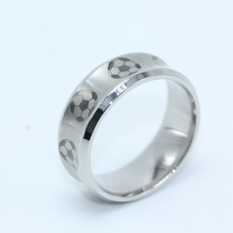 Fotballmønster rund fingerring fotball rustfritt stål ringer for menn unike smykker billig pris ring