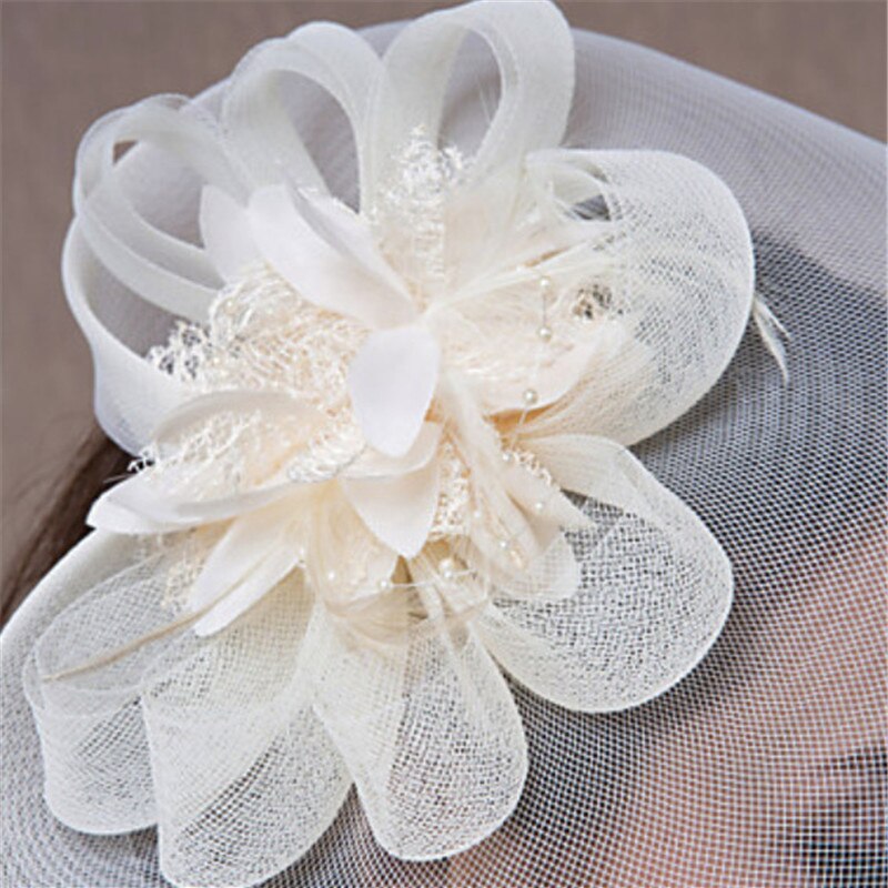 Cappello da sposa con clip Fascinator tornante per le donne festa di nozze filato a rete accessori per capelli fiore