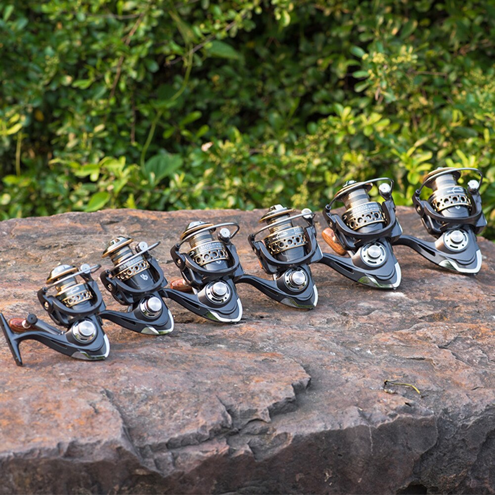 Fishing Spinning Reel 4.7:1 Ratio Ultra Smooth Wooden Knob Powerful Fishing Reel for Freshwater Saltwater Metal Fishing Vessel