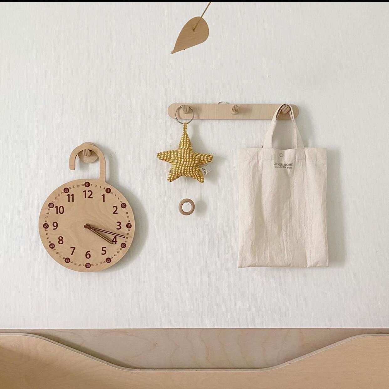 Scandinavische Stijl Serie Cartoon Stille Wekker Thuis Massief Houten Stille Klok Wandklok Eenvoudige Digitale Klok Nachtkastje Klok