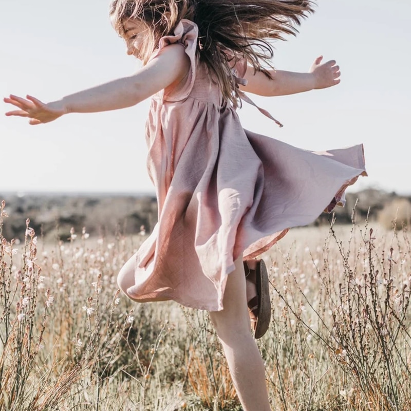 2022 nuove ragazze di fiori in cotone e lino vestono estate bambini Casual manica a petalo abiti da principessa dolci abiti da bambina TZ84